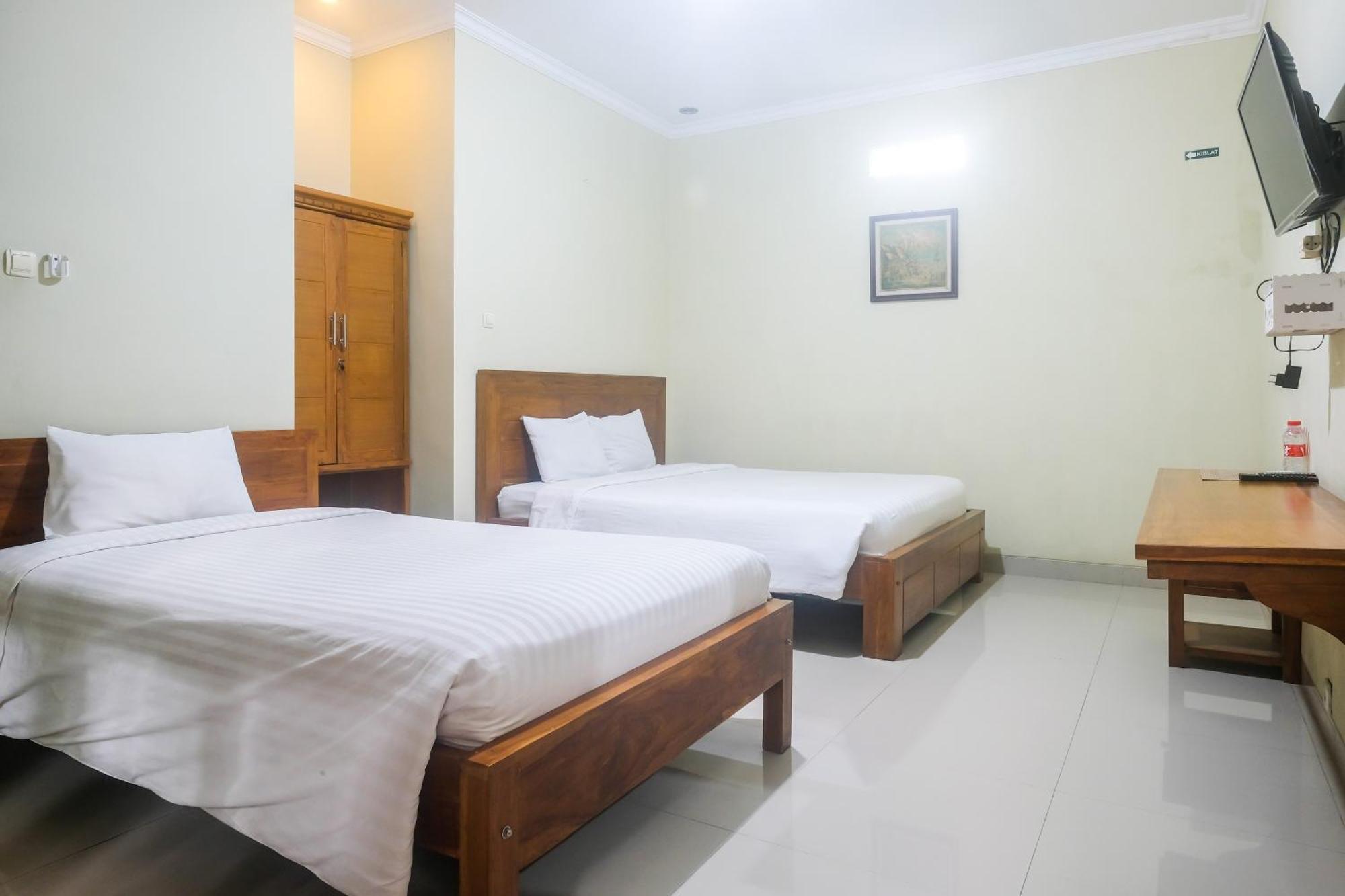 Joglo Manggisan Syariah Hotel 2*