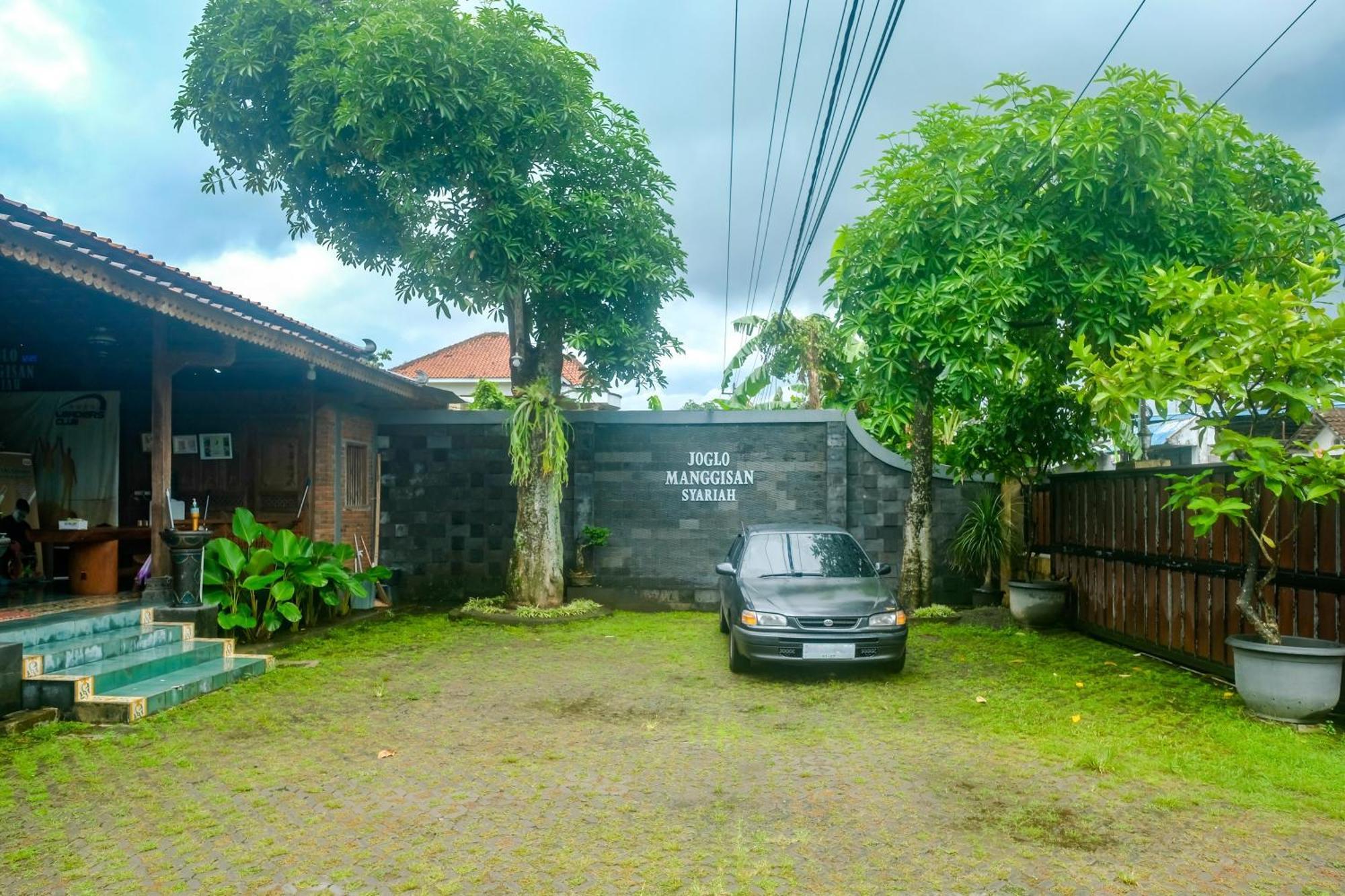 Joglo Manggisan Syariah Hotel 2*
