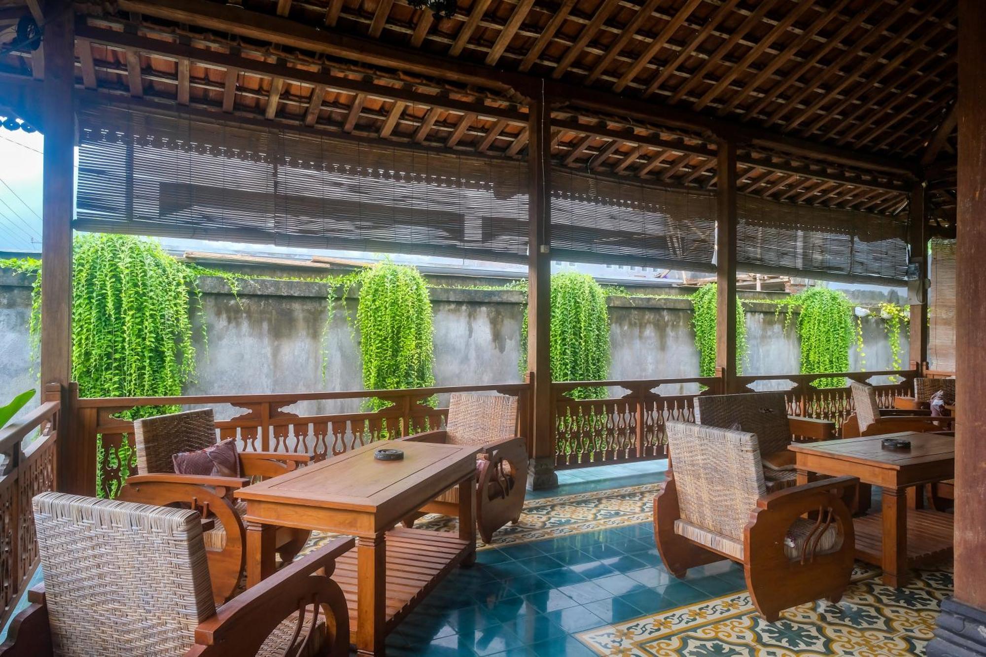 Hotel Joglo Manggisan Syariah 2*
