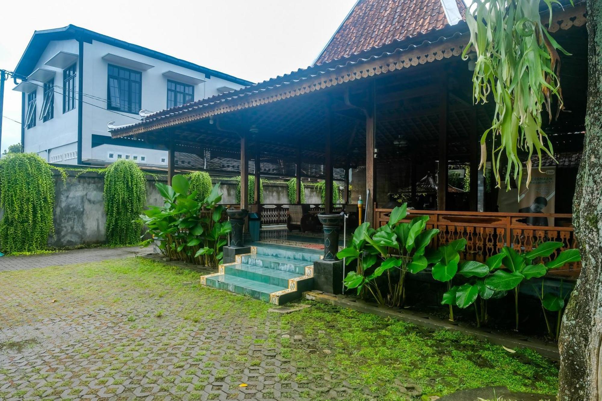 Joglo Manggisan Syariah Hotel Yogyakarta