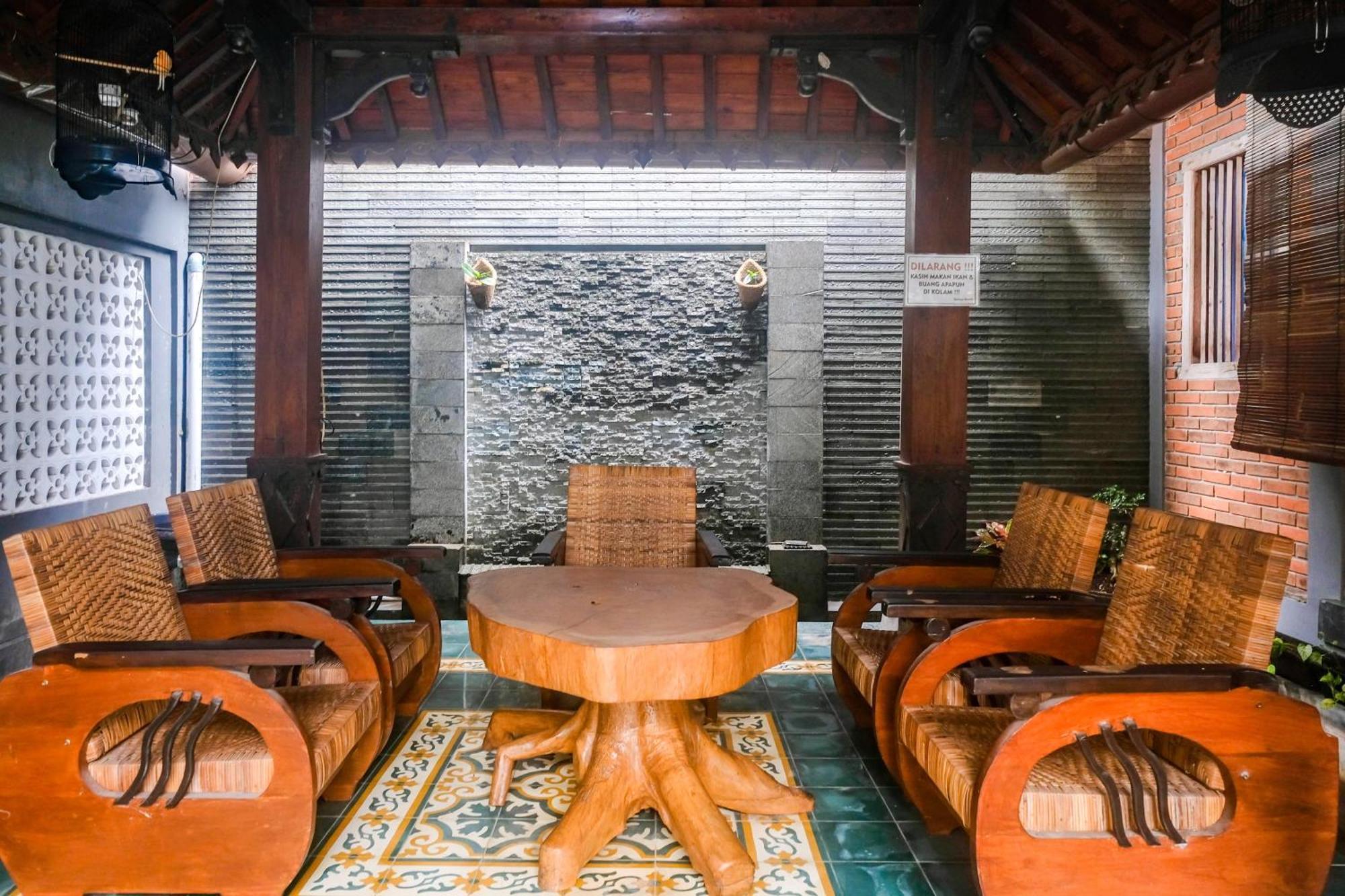 Hotel Joglo Manggisan Syariah 2*