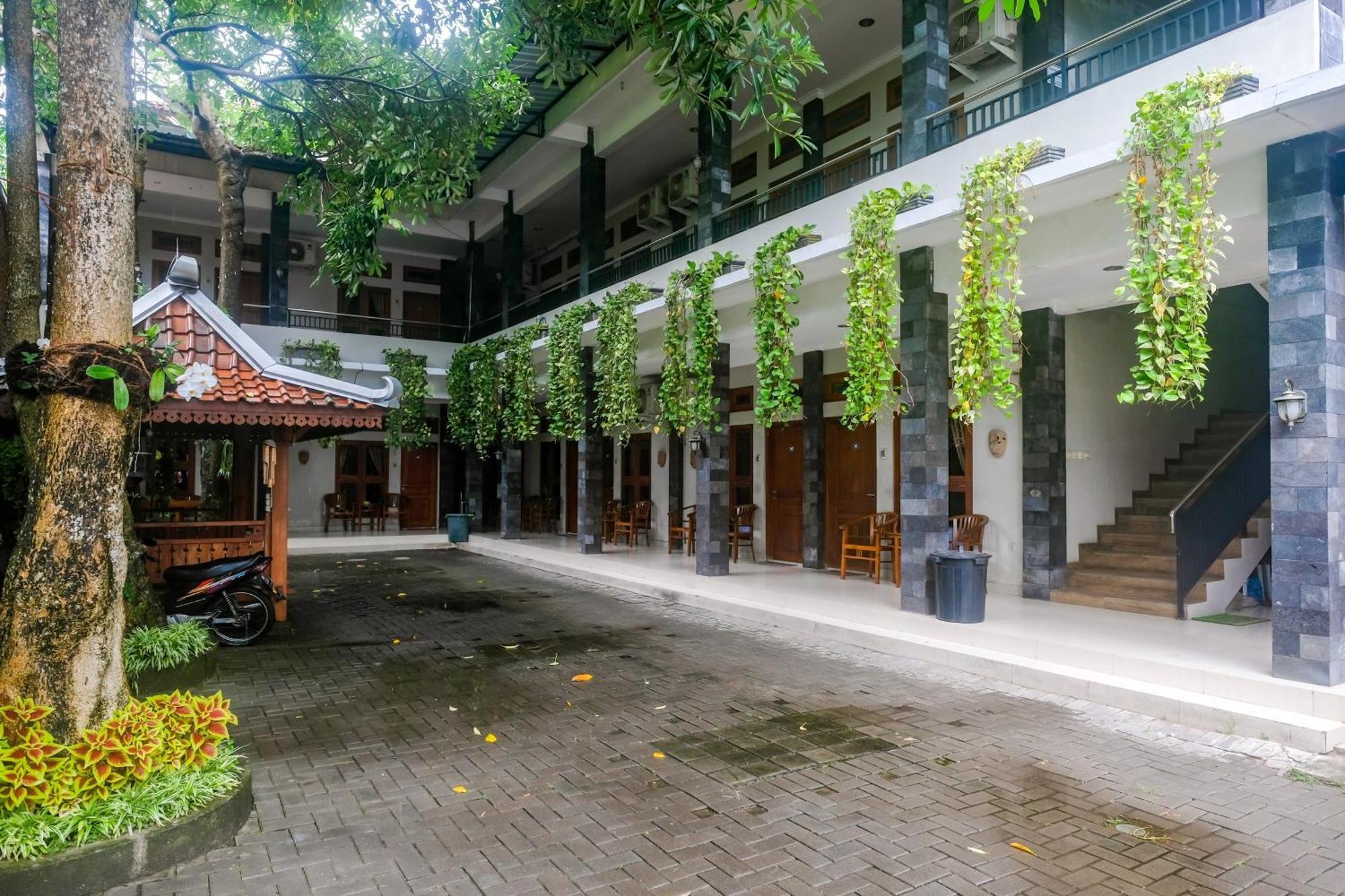 Hotel Joglo Manggisan Syariah 2*